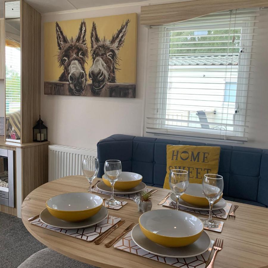 Holiday Home Breaks At Tattershall Lakes โคนิงส์บี ภายนอก รูปภาพ